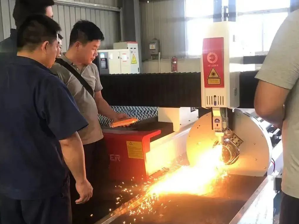 “新兵器”到位！板管一體激光切割機